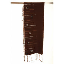 Lade das Bild in den Galerie-Viewer, Chocolate handgewebter Schal aus Alpaka. Handgewebter Schal aus Alpaka Wolle in braun mit hellen Applikationen. Feinste Alpaka Wolle mit Fransen verziert.