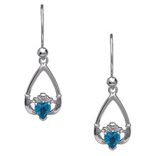 Lade das Bild in den Galerie-Viewer, Claddagh Ohrringe Geburtsstein Dezember blauer Topaz