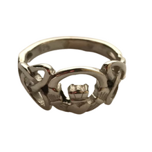 Lade das Bild in den Galerie-Viewer, Claddagh Ring Kinder in Silber 925