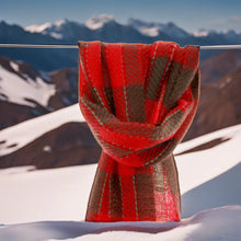 Lade das Bild in den Galerie-Viewer, Flower of Bergamont handgewebter Schal