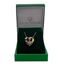 Lade das Bild in den Galerie-Viewer, Großer irischer Claddagh Anhänger in 10 Karat (416) Gold