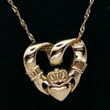 Lade das Bild in den Galerie-Viewer, Großer irischer Claddagh Anhänger in 10 Karat (416) Gold