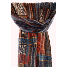 Lade das Bild in den Galerie-Viewer, Handgewebter Schal Silky Note Seide