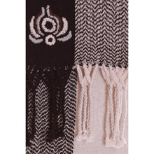 Lade das Bild in den Galerie-Viewer, Handgewebter Schal Silky Petals Seide