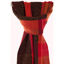 Lade das Bild in den Galerie-Viewer, Handgewebter Schal Stendal aus Lammwolle