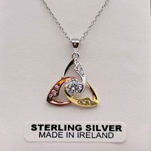 Lade das Bild in den Galerie-Viewer, Irische Kette Silber 925 mit Anhänger Trinity Knot und Zirkonen vergoldet