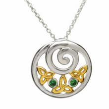 Lade das Bild in den Galerie-Viewer, Irische Kette Trinity Knot rund Silber mit grünem Zirkon