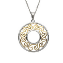 Lade das Bild in den Galerie-Viewer, Irische Kette Trinity Knot rund mit vergoldetem Zentrum