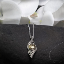 Lade das Bild in den Galerie-Viewer, Irische Kette gedrehter Trinity Anhänger Silber 925 mit 18 Karat Gold