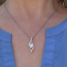 Lade das Bild in den Galerie-Viewer, Irische Kette mit gedrehtem Arian Trinity Anhänger Silber 925 mit Perle