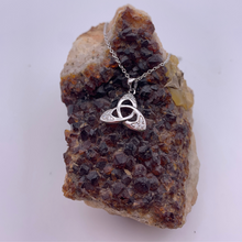 Lade das Bild in den Galerie-Viewer, Irische keltische Kette mit Anhänger Trinity Knot Silber 925