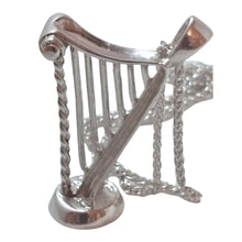 Lade das Bild in den Galerie-Viewer, Irische / keltische Kette mit massivem 3D Anhänger Harfe