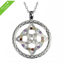 Lade das Bild in den Galerie-Viewer, Irischer Anhänger Trinity Knot Regenbogen