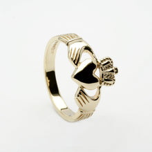 Lade das Bild in den Galerie-Viewer, Irischer Claddagh Ring Damen aus Gold