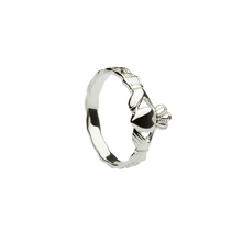 Lade das Bild in den Galerie-Viewer, Irischer Claddagh Ring für Mädchen aus Silber 925