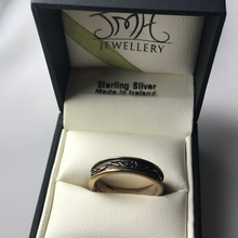 Lade das Bild in den Galerie-Viewer, Irischer Damenring Trinity Knot Silber 925 oxidiert