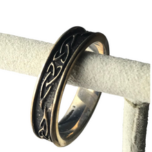 Lade das Bild in den Galerie-Viewer, Irischer Herrenring Trinity Knot Silber 925 oxidiert