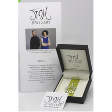 Lade das Bild in den Galerie-Viewer, Irischer Schmuck Keltischer Anhänger Trinity Knot Schild Layer