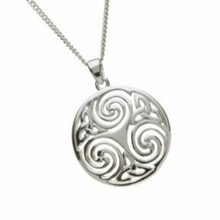 Lade das Bild in den Galerie-Viewer, Keltische Goldkette aus Silber oder 10 ct Gold 416 mit rundem Anhänger Trinity Knot und Spiralen