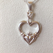 Lade das Bild in den Galerie-Viewer, Keltische Kette Silber 925 oder Gold mit Claddagh Anhänger