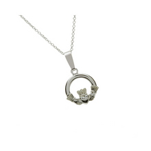 Lade das Bild in den Galerie-Viewer, Keltische Kette mit Claddagh Anhänger Silber 925