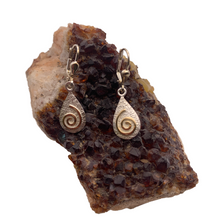 Lade das Bild in den Galerie-Viewer, Keltische Ohrringe Newgrange Silber 925 mit Gold