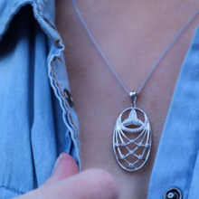 Lade das Bild in den Galerie-Viewer, Keltischer Anhänger Silber 925 Tränentropfen mit Zirkon klein