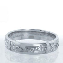 Lade das Bild in den Galerie-Viewer, Keltischer Herrenring Trinity Knot aus Silber 925