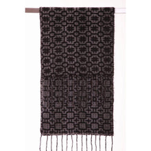 Lade das Bild in den Galerie-Viewer, Knight handgewebter Schal aus Mohair