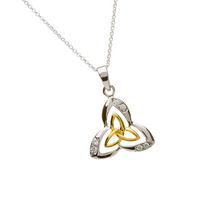 Lade das Bild in den Galerie-Viewer, Trinity Knot zweifarbig in Silber mit Zirkon