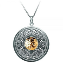 Lade das Bild in den Galerie-Viewer, Irische Kette Silber Celtic Warrior keltischer Krieger Silber mit 18 Karat Gold rund
