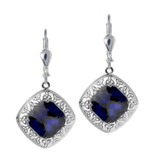 Lade das Bild in den Galerie-Viewer, Irische Ohrringe Trinity Knot in Silber 925 mit Quarzdoublet blaue Kristalle
