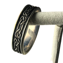 Lade das Bild in den Galerie-Viewer, Irischer Damenring keltische Knoten Silber oxidiert
