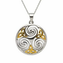 Lade das Bild in den Galerie-Viewer, Keltische Goldkette aus Silber oder 10 ct Gold 416 mit rundem Anhänger Trinity Knot und Spiralen
