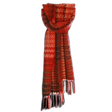 Lade das Bild in den Galerie-Viewer, Premium Schal aus Wolle, handgewebt aus hochwertigen italienischen Garnen in verschiedenen roten Farbtönen.
